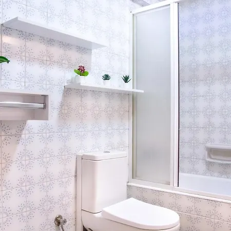 Gorgeous Flat With Balcony In Konak *